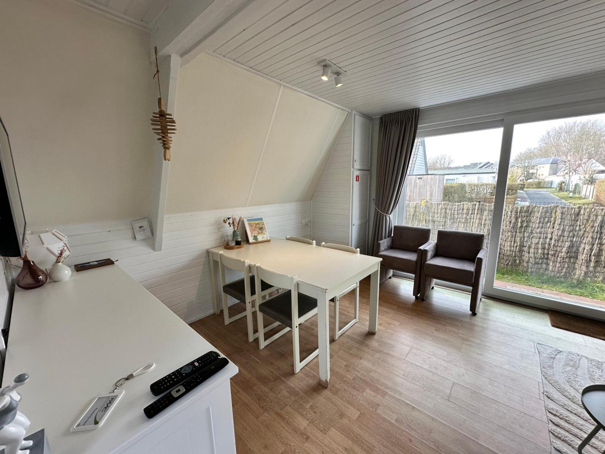 Gezellige chalet in Nieuwpoort - Oostduinkerke Buitenkant foto
