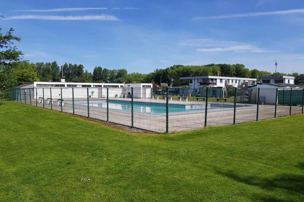 Gezellige chalet in Nieuwpoort - Oostduinkerke Buitenkant foto
